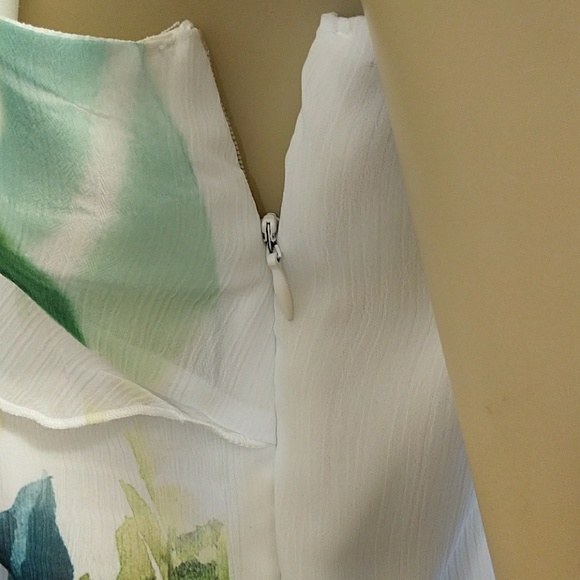 IZ Byer sleeveless ruffled top - Picture 6 of 8